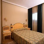 Ele Puerta De Monfrague Hotel 2*