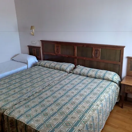 Hotell Ele Puerta De Monfrague Malpartida De Plasencia