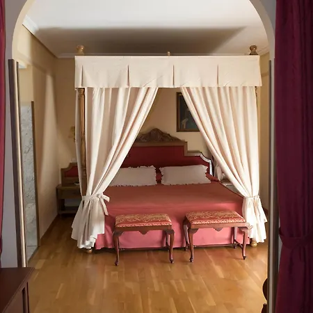 Ele Puerta De Monfrague