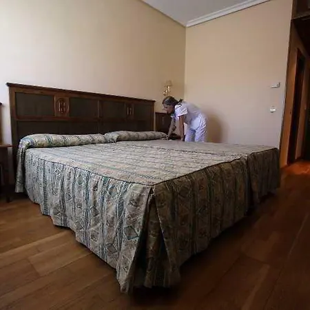 Ele Puerta De Monfrague 2*