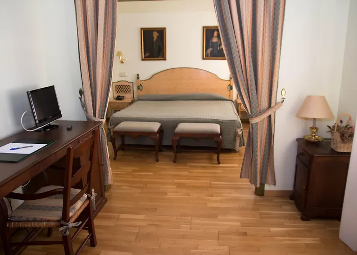 Ele Puerta De Monfrague 2*