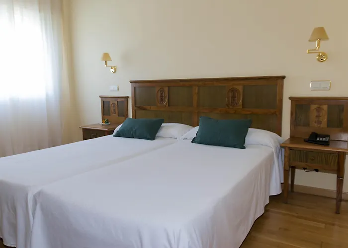 Hotel Ele Puerta De Monfrague 2*