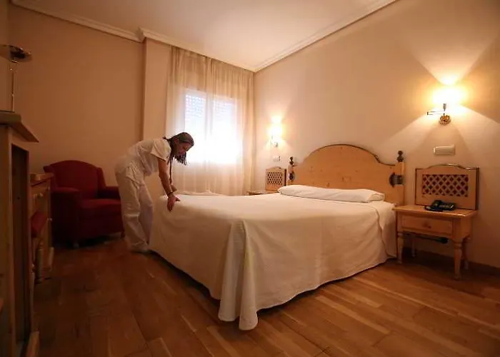 Ele Puerta De Monfrague Malpartida De Plasencia