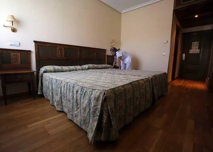 Ele Puerta De Monfrague 2*