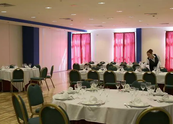 Ele Puerta De Monfrague Hotel 2*