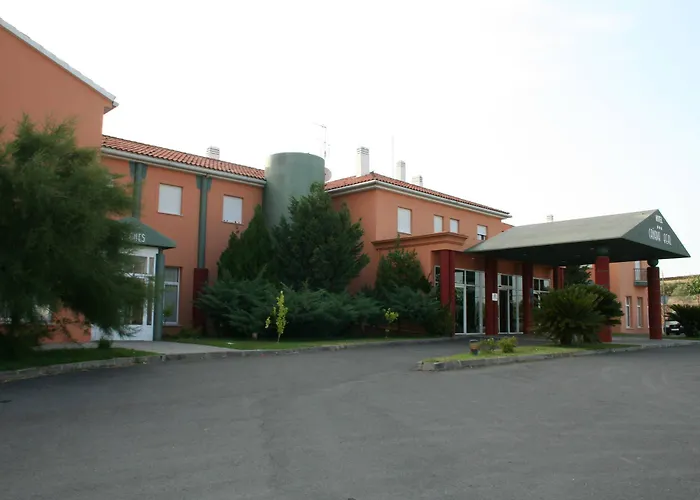 Ele Puerta De Monfrague Hotel 2*