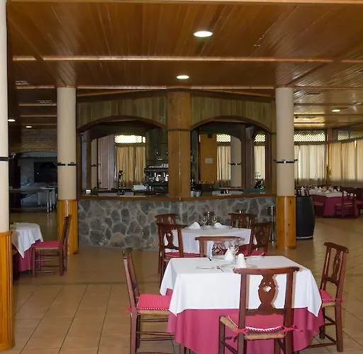 Ele Puerta De Monfrague Hotel 2*